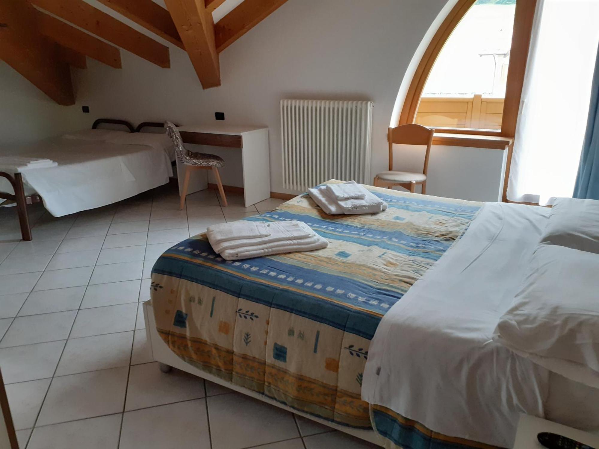 Hotel Aurora Cavedago Δωμάτιο φωτογραφία